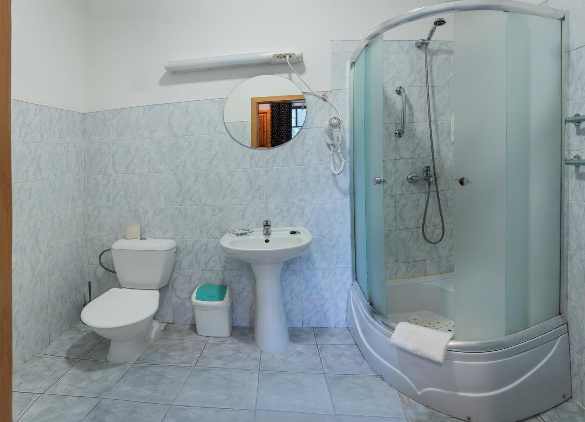 סמילטנה Park Hotel Bruzis מראה חיצוני תמונה